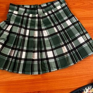 Green plaid pleated skirt